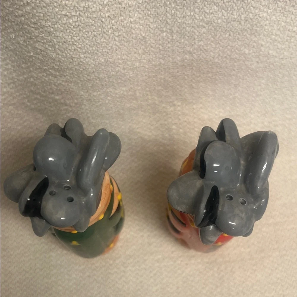 Novelty Golf Bag Figural Ceramic Salt & Pepper Shakers-Kitchen Whimsy - Picture 4 of 5